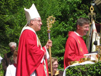Bischof Rudolf beim Englmari-Suchen