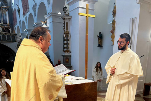 Christkönigfest - Frater Korbinian wird zum Kommunionhelfer beauftragt