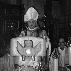 Ein Bild aus dem Photo-Album von P. Laurentius , das ihn zusammen mit dem damaligen Kardinal Ratzinger zeigt, als er mit ihm am 15. August 2004 auf dem Bogenberg konzelebrierte.